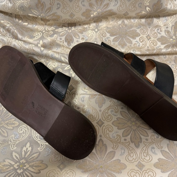 Naturalizer Sandals - Picture 4 of 4